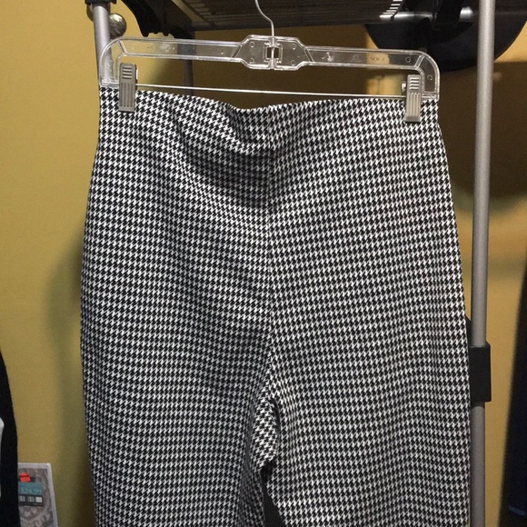 White and black printed high waisted pants - Picture 4 of 6